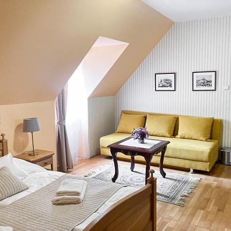 Hotel Salamander - Garni บันสกา ชีอาว์นีซา ภายนอก รูปภาพ