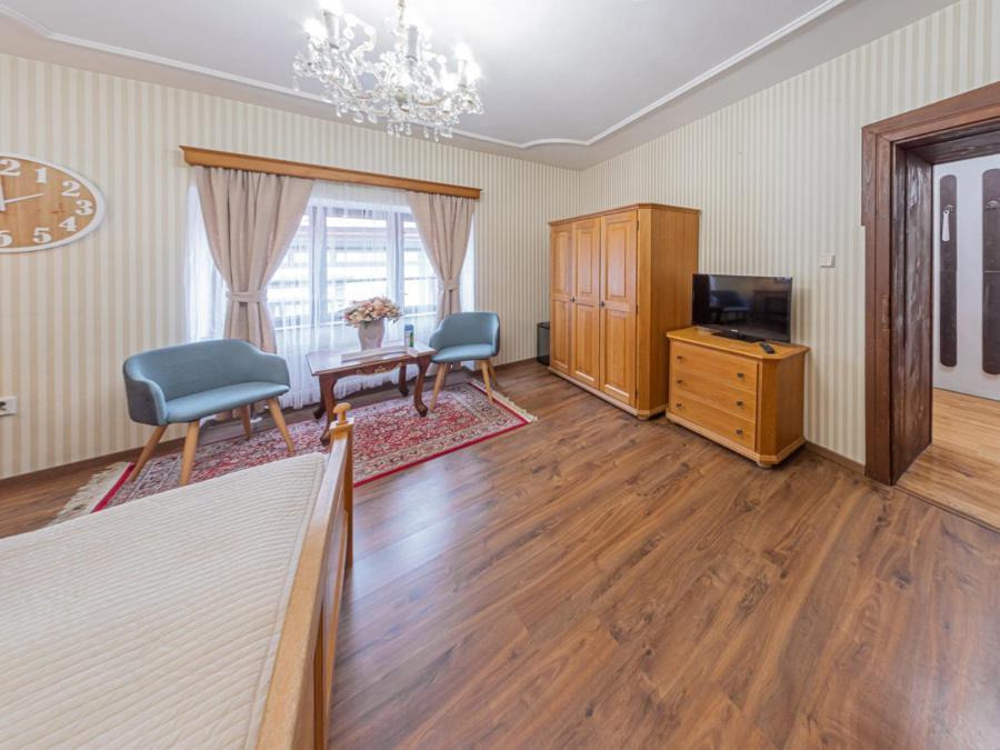 Hotel Salamander - Garni บันสกา ชีอาว์นีซา ภายนอก รูปภาพ