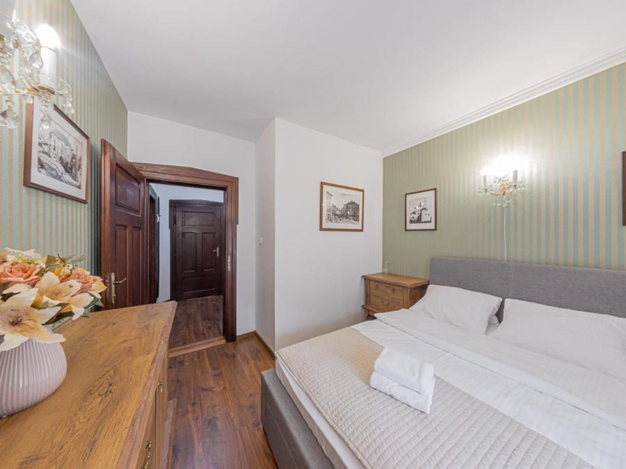 Hotel Salamander - Garni บันสกา ชีอาว์นีซา ภายนอก รูปภาพ