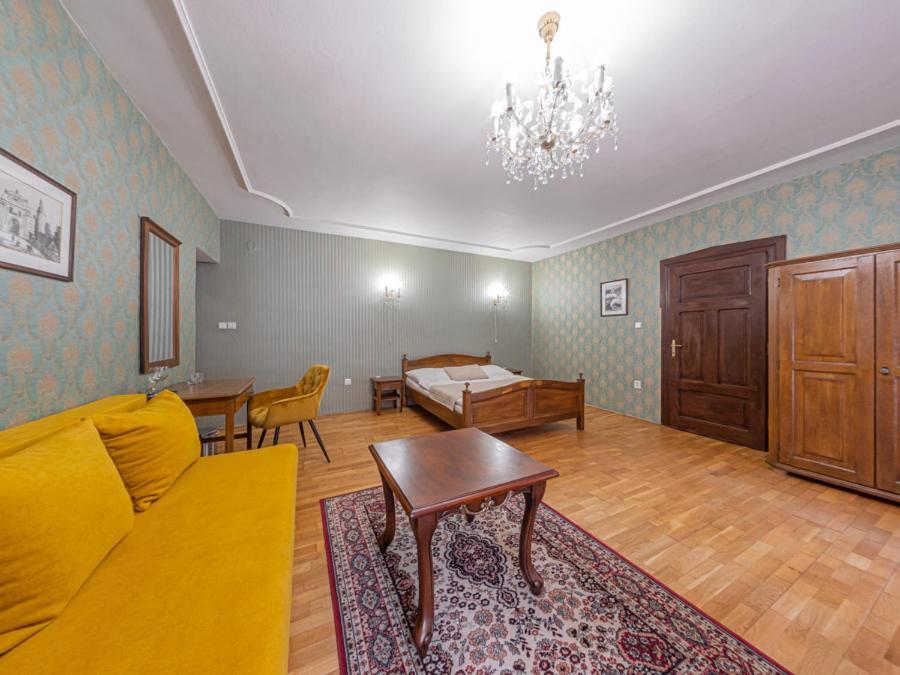 Hotel Salamander - Garni บันสกา ชีอาว์นีซา ภายนอก รูปภาพ