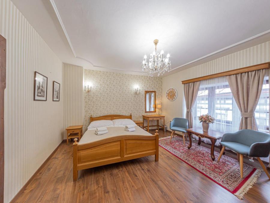 Hotel Salamander - Garni บันสกา ชีอาว์นีซา ภายนอก รูปภาพ