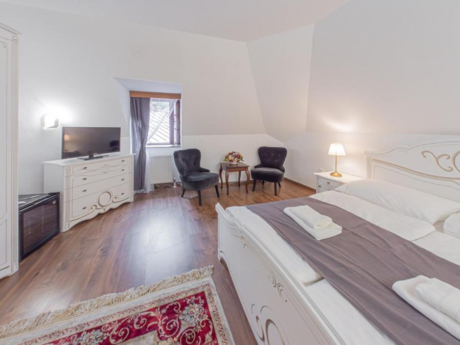 Hotel Salamander - Garni บันสกา ชีอาว์นีซา ภายนอก รูปภาพ