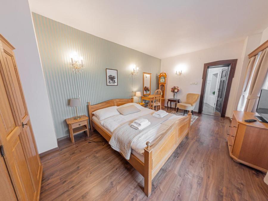 Hotel Salamander - Garni บันสกา ชีอาว์นีซา ภายนอก รูปภาพ