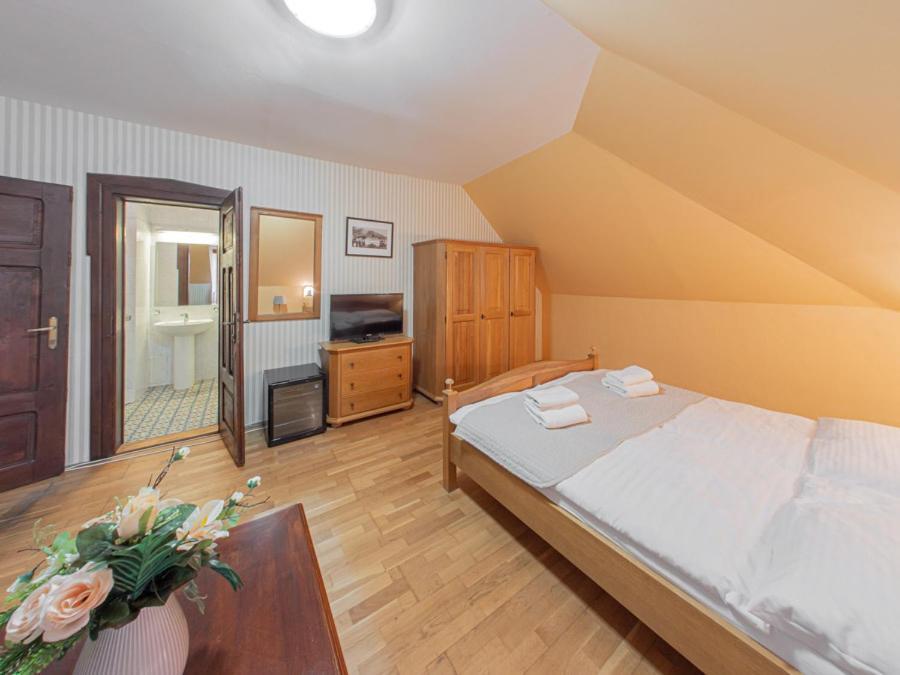 Hotel Salamander - Garni บันสกา ชีอาว์นีซา ภายนอก รูปภาพ