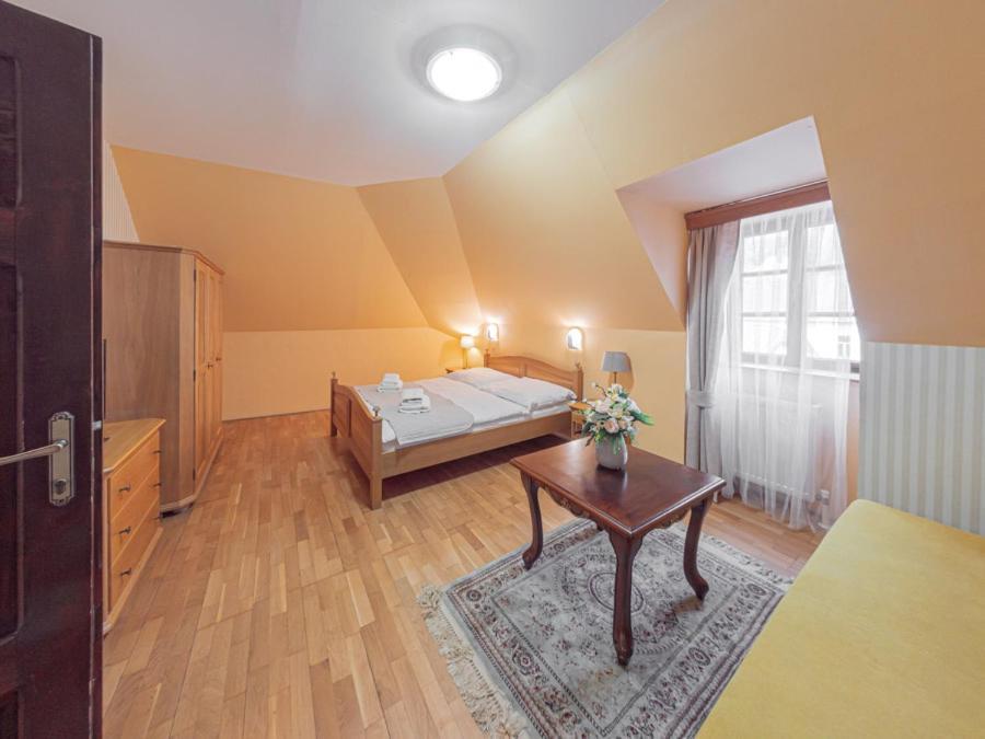 Hotel Salamander - Garni บันสกา ชีอาว์นีซา ภายนอก รูปภาพ