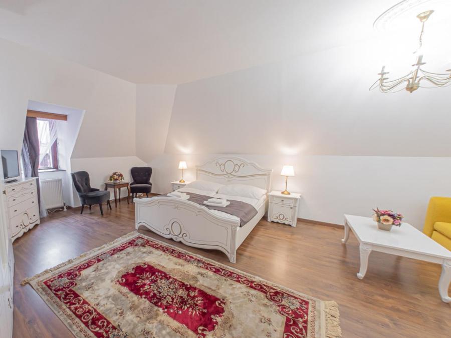 Hotel Salamander - Garni บันสกา ชีอาว์นีซา ภายนอก รูปภาพ