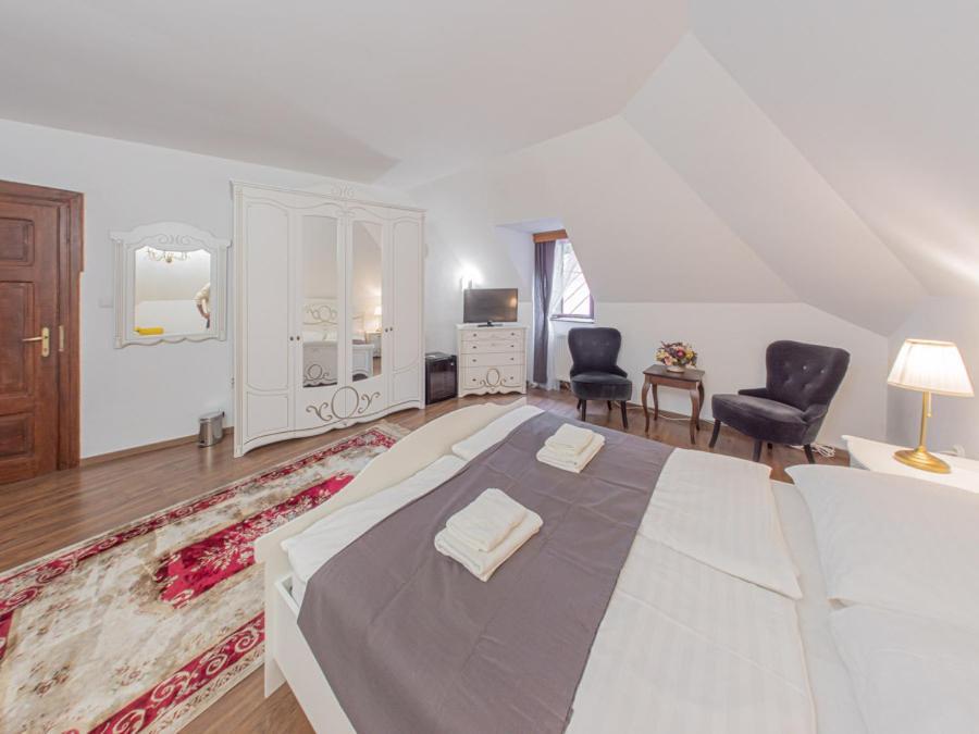 Hotel Salamander - Garni บันสกา ชีอาว์นีซา ภายนอก รูปภาพ