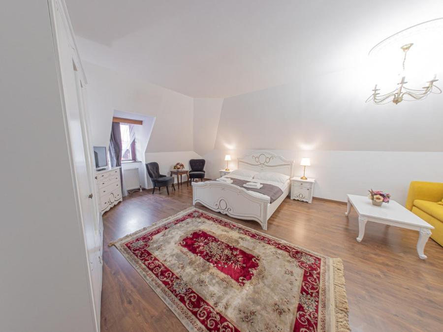 Hotel Salamander - Garni บันสกา ชีอาว์นีซา ภายนอก รูปภาพ