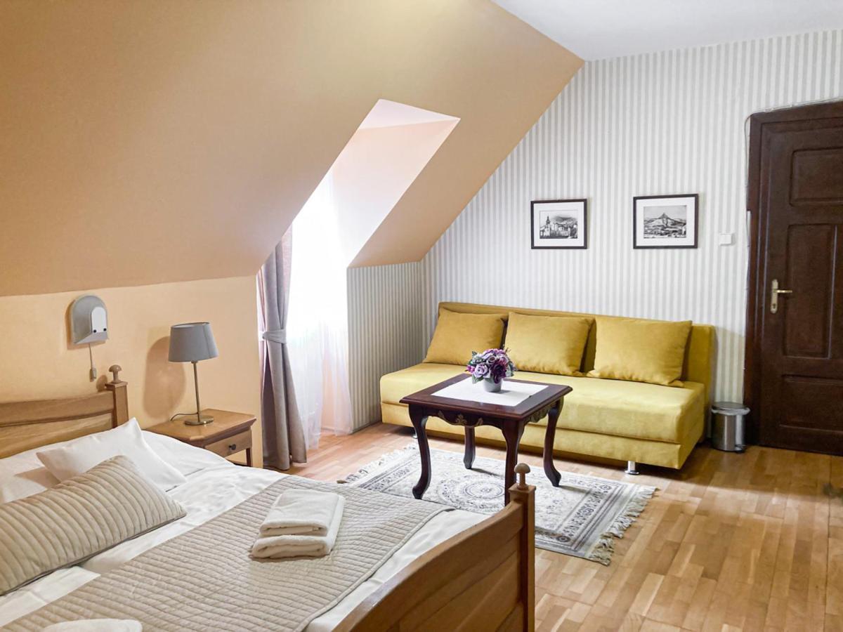 Hotel Salamander - Garni บันสกา ชีอาว์นีซา ภายนอก รูปภาพ